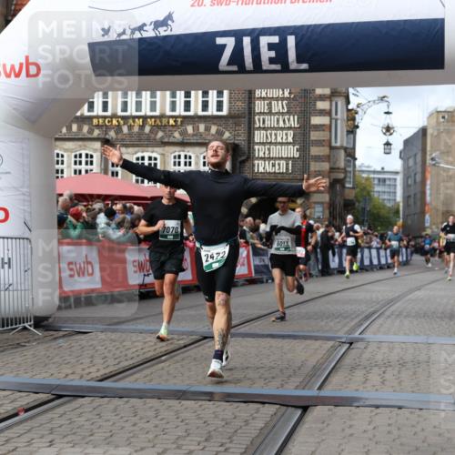 05.10.2025 - 20. swb-Marathon Bremen Yannick Fuchs http://msf.ph/oto/9286302 05.10.2025 13:04:11 Ziel 1652, 2472, 4215, 5786, 7070, 8013 meine-sportfotos.de