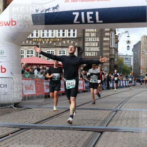05.10.2025 - 20. swb-Marathon Bremen Yannick Fuchs http://msf.ph/oto/9286310 05.10.2025 13:04:11 Ziel 1652, 2472, 4215, 5786, 7070, 8013 meine-sportfotos.de