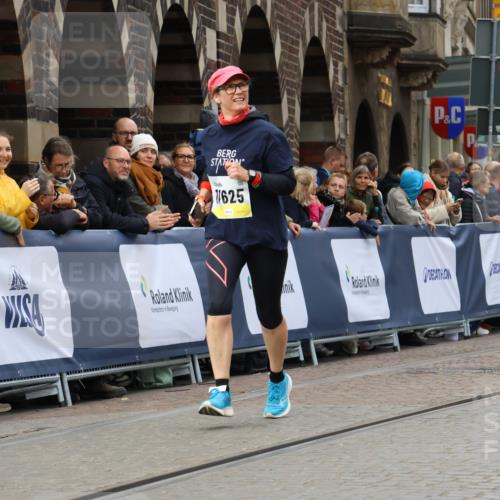 05.10.2025 - 20. swb-Marathon Bremen Strokosch-Dieckow http://msf.ph/oto/9286319 05.10.2025 11:18:57 Ziel 9691, 11625 meine-sportfotos.de
