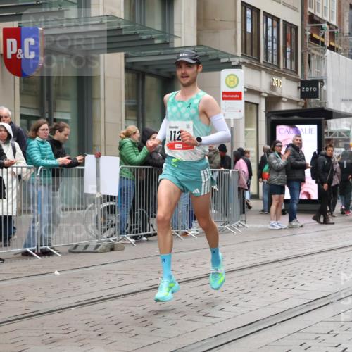 05.10.2025 - 20. swb-Marathon Bremen Strokosch-Dieckow http://msf.ph/oto/9286324 05.10.2025 12:14:28 Ziel 1122, 1122 meine-sportfotos.de