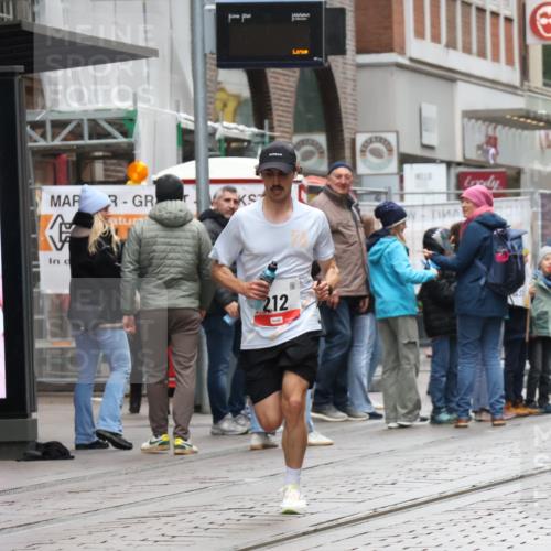 05.10.2025 - 20. swb-Marathon Bremen Strokosch-Dieckow http://msf.ph/oto/9286345 05.10.2025 12:14:51 Ziel 212, 212 meine-sportfotos.de