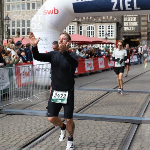 05.10.2025 - 20. swb-Marathon Bremen Yannick Fuchs http://msf.ph/oto/9286349 05.10.2025 13:04:12 Ziel 1652, 2472, 2482, 2656, 4215, 7070, 8013 meine-sportfotos.de