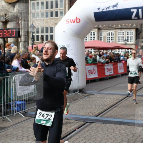 05.10.2025 - 20. swb-Marathon Bremen Yannick Fuchs http://msf.ph/oto/9286353 05.10.2025 13:04:12 Ziel 1652, 2472, 2482, 2656, 4215, 7070, 8013 meine-sportfotos.de