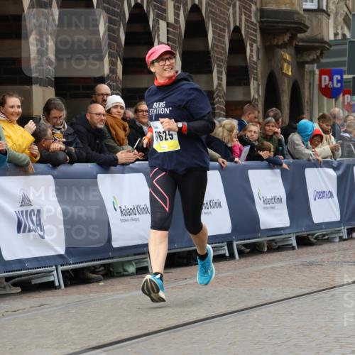05.10.2025 - 20. swb-Marathon Bremen Strokosch-Dieckow http://msf.ph/oto/9286359 05.10.2025 11:18:57 Ziel 9691, 11625 meine-sportfotos.de