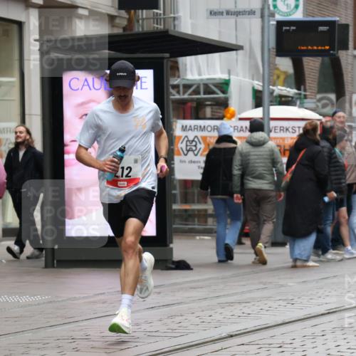 05.10.2025 - 20. swb-Marathon Bremen Strokosch-Dieckow http://msf.ph/oto/9286369 05.10.2025 12:14:53 Ziel 212, 212 meine-sportfotos.de