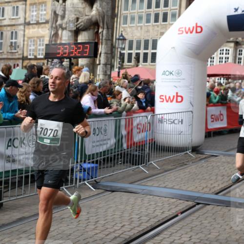 05.10.2025 - 20. swb-Marathon Bremen Yannick Fuchs http://msf.ph/oto/9286393 05.10.2025 13:04:13 Ziel 1652, 2472, 2482, 2656, 7070, 8013 meine-sportfotos.de