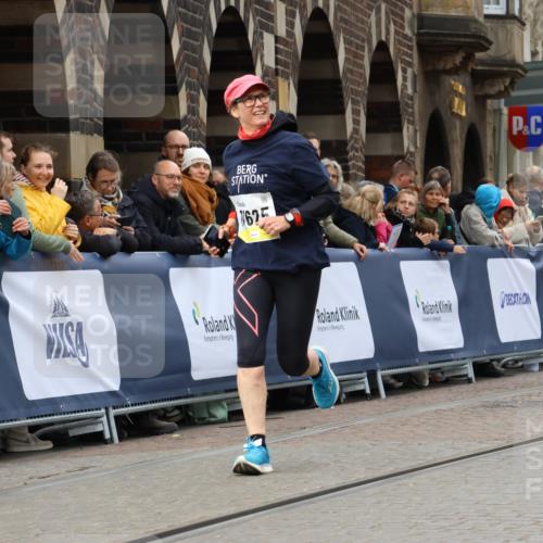 05.10.2025 - 20. swb-Marathon Bremen Strokosch-Dieckow http://msf.ph/oto/9286400 05.10.2025 11:18:57 Ziel 9691, 11625 meine-sportfotos.de