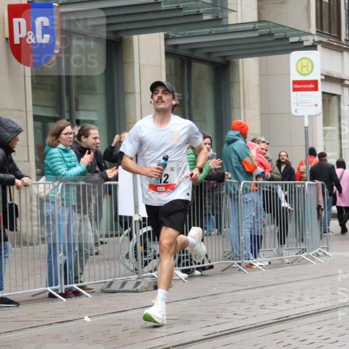 05.10.2025 - 20. swb-Marathon Bremen Strokosch-Dieckow http://msf.ph/oto/9286414 05.10.2025 12:14:54 Ziel 212, 212 meine-sportfotos.de