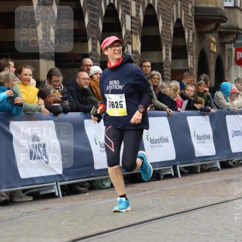 05.10.2025 - 20. swb-Marathon Bremen Strokosch-Dieckow http://msf.ph/oto/9286439 05.10.2025 11:18:57 Ziel 9691, 11625 meine-sportfotos.de