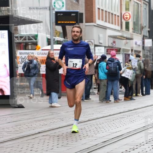 05.10.2025 - 20. swb-Marathon Bremen Strokosch-Dieckow http://msf.ph/oto/9286462 05.10.2025 12:15:23 Ziel 12, 12 meine-sportfotos.de