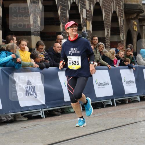 05.10.2025 - 20. swb-Marathon Bremen Strokosch-Dieckow http://msf.ph/oto/9286467 05.10.2025 11:18:57 Ziel 9691, 11625 meine-sportfotos.de