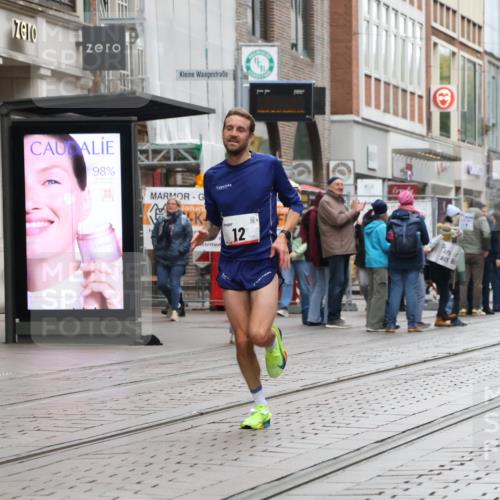 05.10.2025 - 20. swb-Marathon Bremen Strokosch-Dieckow http://msf.ph/oto/9286474 05.10.2025 12:15:23 Ziel 12, 12 meine-sportfotos.de