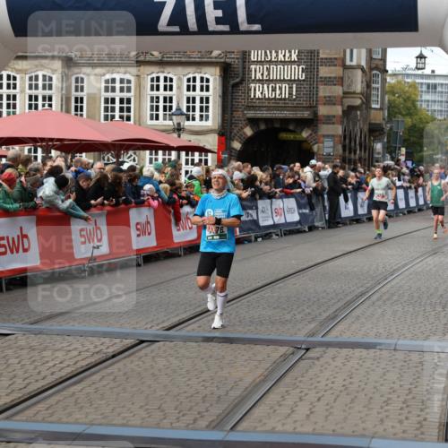 05.10.2025 - 20. swb-Marathon Bremen Yannick Fuchs http://msf.ph/oto/9286476 05.10.2025 13:04:43 Ziel 1763, 5656, 7176 meine-sportfotos.de