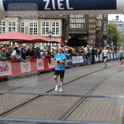 05.10.2025 - 20. swb-Marathon Bremen Yannick Fuchs http://msf.ph/oto/9286486 05.10.2025 13:04:44 Ziel 1763, 5656, 7176 meine-sportfotos.de
