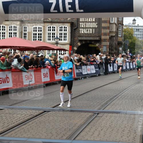 05.10.2025 - 20. swb-Marathon Bremen Yannick Fuchs http://msf.ph/oto/9286490 05.10.2025 13:04:44 Ziel 1763, 5656, 7176 meine-sportfotos.de