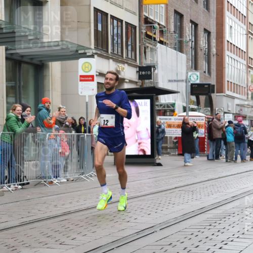 05.10.2025 - 20. swb-Marathon Bremen Strokosch-Dieckow http://msf.ph/oto/9286493 05.10.2025 12:15:24 Ziel 12, 12 meine-sportfotos.de