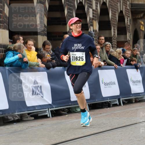 05.10.2025 - 20. swb-Marathon Bremen Strokosch-Dieckow http://msf.ph/oto/9286500 05.10.2025 11:18:57 Ziel 9691, 11625 meine-sportfotos.de