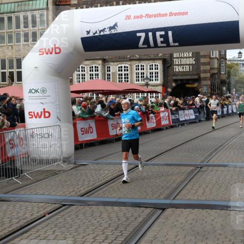 05.10.2025 - 20. swb-Marathon Bremen Yannick Fuchs http://msf.ph/oto/9286524 05.10.2025 13:04:44 Ziel 1763, 5656, 7176 meine-sportfotos.de