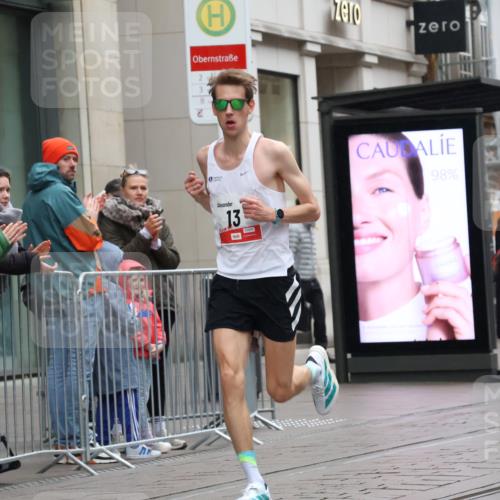 05.10.2025 - 20. swb-Marathon Bremen Strokosch-Dieckow http://msf.ph/oto/9286554 05.10.2025 12:15:48 Ziel 13, 13 meine-sportfotos.de