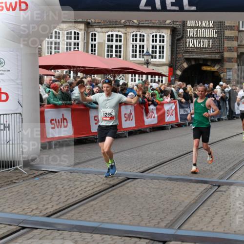 05.10.2025 - 20. swb-Marathon Bremen Yannick Fuchs http://msf.ph/oto/9286567 05.10.2025 13:04:48 Ziel 109, 577, 1265, 4966, 7176 meine-sportfotos.de