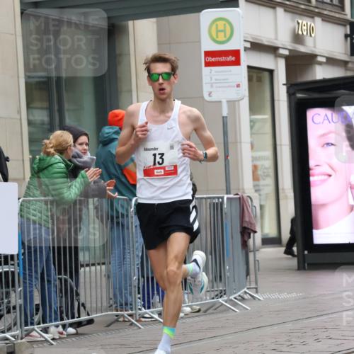 05.10.2025 - 20. swb-Marathon Bremen Strokosch-Dieckow http://msf.ph/oto/9286569 05.10.2025 12:15:48 Ziel 13, 13 meine-sportfotos.de