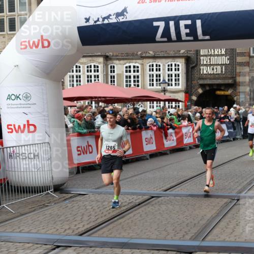 05.10.2025 - 20. swb-Marathon Bremen Yannick Fuchs http://msf.ph/oto/9286576 05.10.2025 13:04:48 Ziel 109, 577, 1265, 4966, 7176 meine-sportfotos.de