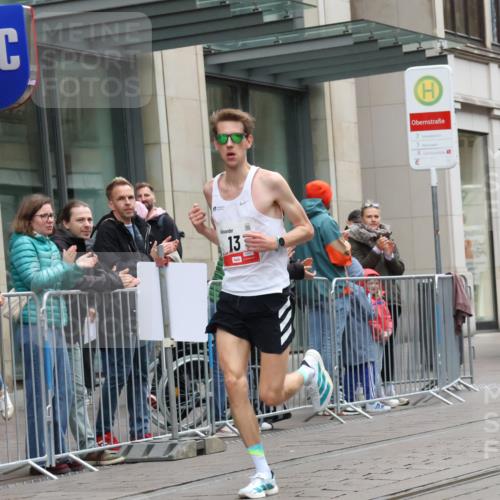05.10.2025 - 20. swb-Marathon Bremen Strokosch-Dieckow http://msf.ph/oto/9286578 05.10.2025 12:15:49 Ziel 13, 13 meine-sportfotos.de