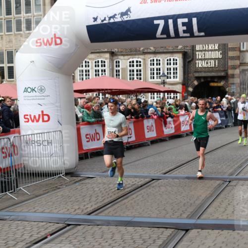 05.10.2025 - 20. swb-Marathon Bremen Yannick Fuchs http://msf.ph/oto/9286581 05.10.2025 13:04:48 Ziel 109, 577, 1265, 4966, 7176 meine-sportfotos.de