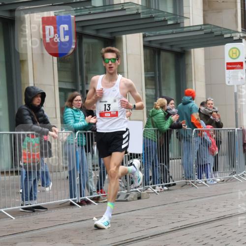 05.10.2025 - 20. swb-Marathon Bremen Strokosch-Dieckow http://msf.ph/oto/9286591 05.10.2025 12:15:49 Ziel 13, 13 meine-sportfotos.de