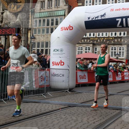 05.10.2025 - 20. swb-Marathon Bremen Yannick Fuchs http://msf.ph/oto/9286618 05.10.2025 13:04:50 Ziel 109, 577, 1265, 4966, 7176 meine-sportfotos.de