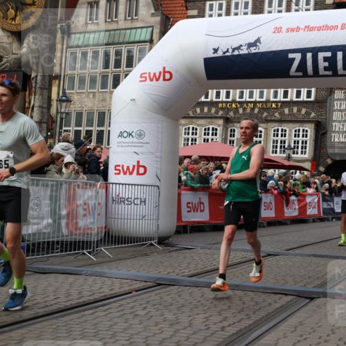 05.10.2025 - 20. swb-Marathon Bremen Yannick Fuchs http://msf.ph/oto/9286628 05.10.2025 13:04:50 Ziel 109, 577, 1265, 4966, 7176 meine-sportfotos.de