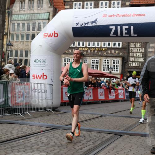05.10.2025 - 20. swb-Marathon Bremen Yannick Fuchs http://msf.ph/oto/9286633 05.10.2025 13:04:50 Ziel 109, 577, 1265, 4966, 7176 meine-sportfotos.de