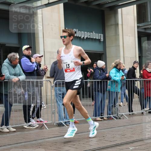 05.10.2025 - 20. swb-Marathon Bremen Strokosch-Dieckow http://msf.ph/oto/9286634 05.10.2025 12:15:50 Ziel 13, 13 meine-sportfotos.de