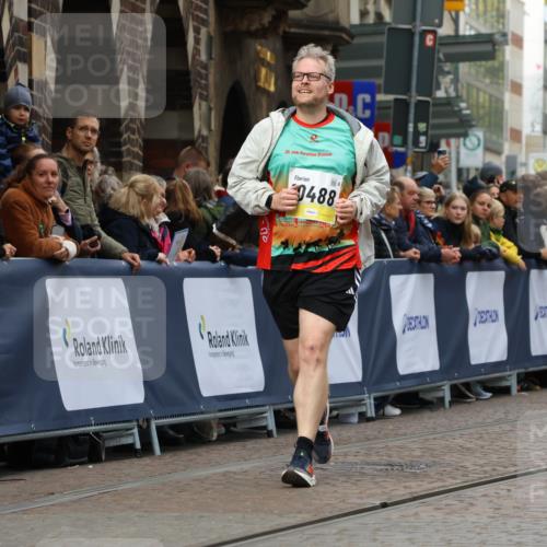 05.10.2025 - 20. swb-Marathon Bremen Strokosch-Dieckow http://msf.ph/oto/9286639 05.10.2025 11:19:13 Ziel 9247, 10488 meine-sportfotos.de
