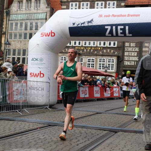 05.10.2025 - 20. swb-Marathon Bremen Yannick Fuchs http://msf.ph/oto/9286641 05.10.2025 13:04:50 Ziel 109, 577, 1265, 4966, 7176 meine-sportfotos.de