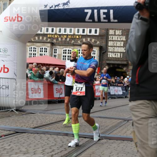 05.10.2025 - 20. swb-Marathon Bremen Yannick Fuchs http://msf.ph/oto/9286648 05.10.2025 13:04:52 Ziel 109, 577, 1265, 2057, 4966, 6463 meine-sportfotos.de