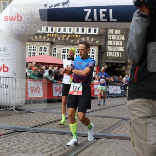 05.10.2025 - 20. swb-Marathon Bremen Yannick Fuchs http://msf.ph/oto/9286654 05.10.2025 13:04:52 Ziel 109, 577, 1265, 2057, 4966, 6463 meine-sportfotos.de