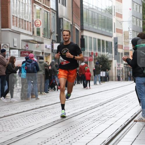 05.10.2025 - 20. swb-Marathon Bremen Strokosch-Dieckow http://msf.ph/oto/9286655 05.10.2025 12:17:16 Ziel 1124, 1739, 1124, 1739 meine-sportfotos.de