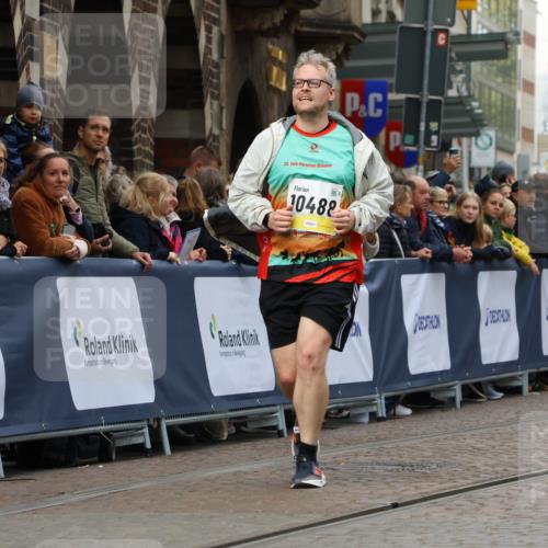 05.10.2025 - 20. swb-Marathon Bremen Strokosch-Dieckow http://msf.ph/oto/9286661 05.10.2025 11:19:13 Ziel 9247, 10488 meine-sportfotos.de