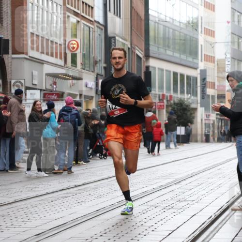 05.10.2025 - 20. swb-Marathon Bremen Strokosch-Dieckow http://msf.ph/oto/9286666 05.10.2025 12:17:17 Ziel 404, 1124, 1739, 404, 1124, 1739 meine-sportfotos.de