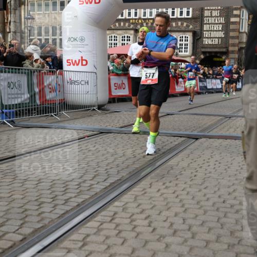05.10.2025 - 20. swb-Marathon Bremen Yannick Fuchs http://msf.ph/oto/9286673 05.10.2025 13:04:52 Ziel 109, 577, 1265, 2057, 4966, 6463 meine-sportfotos.de