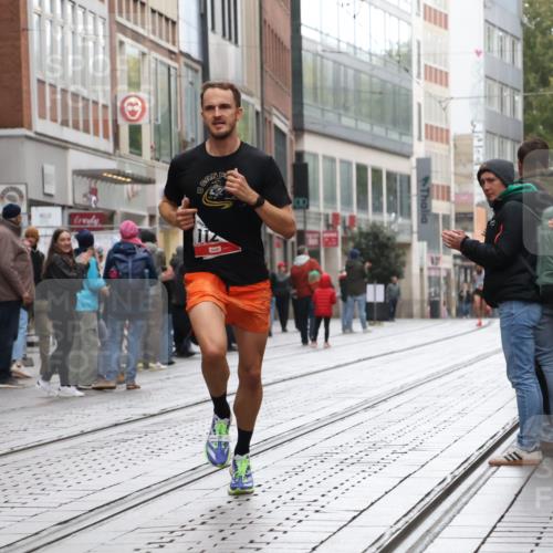 05.10.2025 - 20. swb-Marathon Bremen Strokosch-Dieckow http://msf.ph/oto/9286676 05.10.2025 12:17:17 Ziel 404, 1124, 1739, 404, 1124, 1739 meine-sportfotos.de