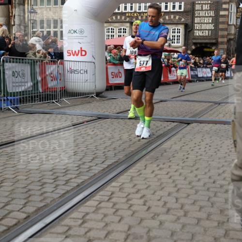 05.10.2025 - 20. swb-Marathon Bremen Yannick Fuchs http://msf.ph/oto/9286681 05.10.2025 13:04:52 Ziel 109, 577, 1265, 2057, 4966, 6463 meine-sportfotos.de