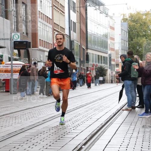 05.10.2025 - 20. swb-Marathon Bremen Strokosch-Dieckow http://msf.ph/oto/9286696 05.10.2025 12:17:18 Ziel 404, 1124, 1739, 404, 1124, 1739 meine-sportfotos.de