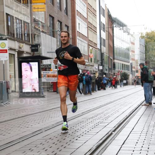 05.10.2025 - 20. swb-Marathon Bremen Strokosch-Dieckow http://msf.ph/oto/9286729 05.10.2025 12:17:19 Ziel 404, 1124, 1739, 404, 1124, 1739 meine-sportfotos.de
