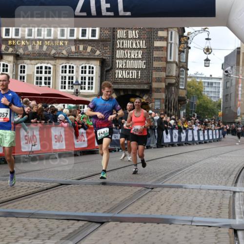 05.10.2025 - 20. swb-Marathon Bremen Yannick Fuchs http://msf.ph/oto/9286744 05.10.2025 13:04:55 Ziel 109, 577, 819, 1265, 2057, 2188, 4966, 6463 meine-sportfotos.de