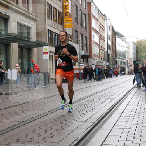 05.10.2025 - 20. swb-Marathon Bremen Strokosch-Dieckow http://msf.ph/oto/9286752 05.10.2025 12:17:19 Ziel 404, 1124, 1739, 404, 1124, 1739 meine-sportfotos.de