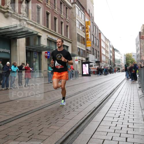 05.10.2025 - 20. swb-Marathon Bremen Strokosch-Dieckow http://msf.ph/oto/9286775 05.10.2025 12:17:20 Ziel 404, 1124, 1739, 404, 1124, 1739 meine-sportfotos.de