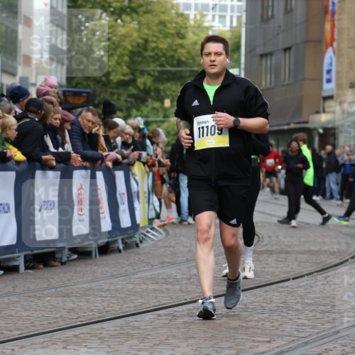 05.10.2025 - 20. swb-Marathon Bremen Strokosch-Dieckow http://msf.ph/oto/9286783 05.10.2025 11:19:26 Ziel 11109 meine-sportfotos.de