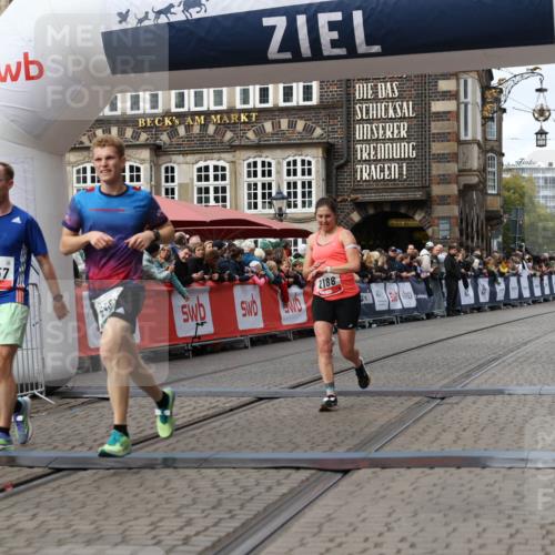 05.10.2025 - 20. swb-Marathon Bremen Yannick Fuchs http://msf.ph/oto/9286794 05.10.2025 13:04:56 Ziel 109, 577, 819, 2057, 2188, 6463 meine-sportfotos.de